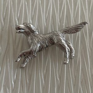 BROOCH Silver Tone Metal Playful Retriever Setter Dog Pin 3D Detailed Charming